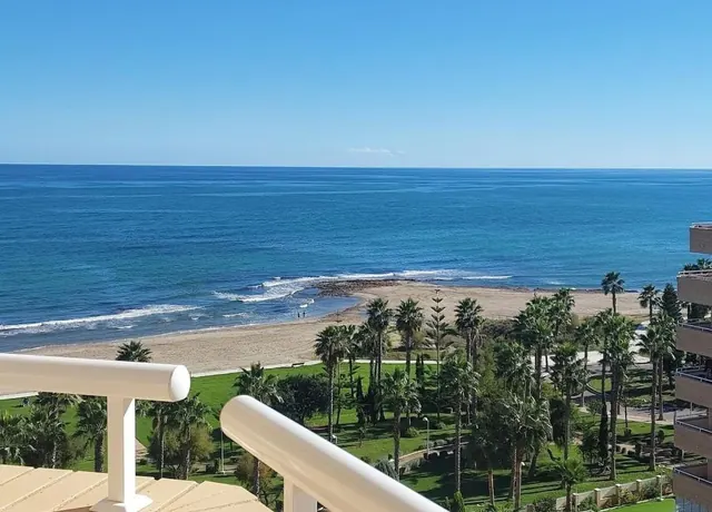 Vistas a la playa y zona verde