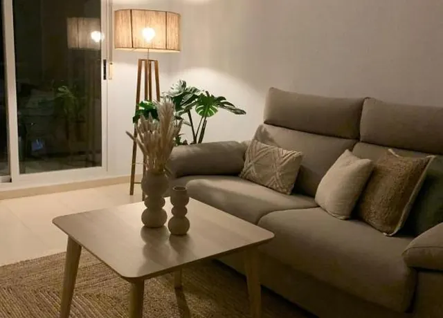 Salón acogedor con aire acondicionado