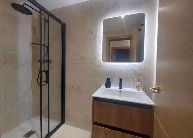 Baño moderno con ducha