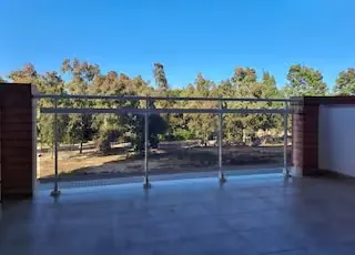 Terraza y zona verde