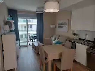 Salón-comedor con cocina americana